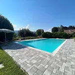 Casa Fronte Con Piscina Prázdninový dům Angera