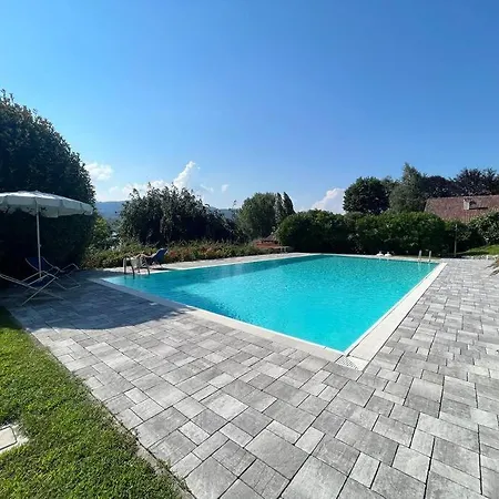 Casa Fronte Con Piscina Ferienhaus Angera