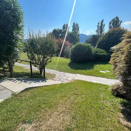 Casa Fronte Con Piscina * 안게라