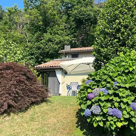 Casa Fronte Con Piscina Ferienhaus