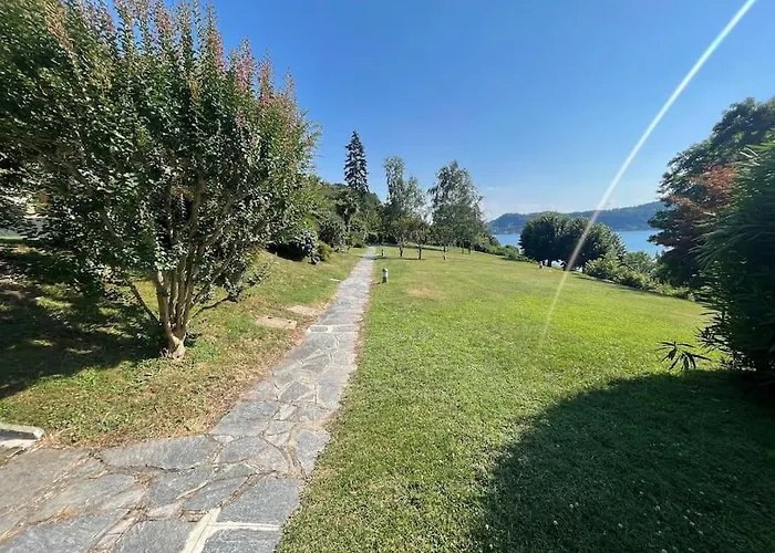 Casa Fronte Con Piscina Сasa de vacaciones Angera