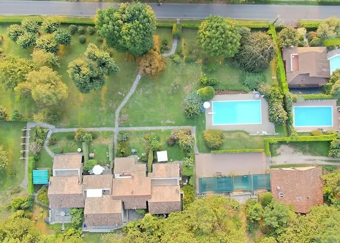 度假居 Casa Fronte Con Piscina 安杰拉