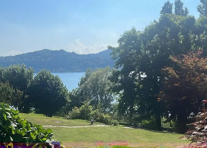 Casa Fronte Con Piscina 度假居