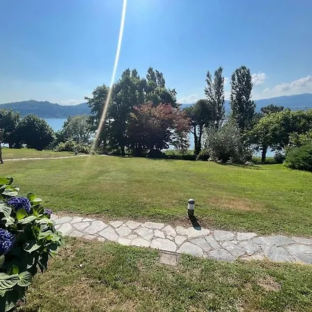 Casa Fronte Con Piscina Angera